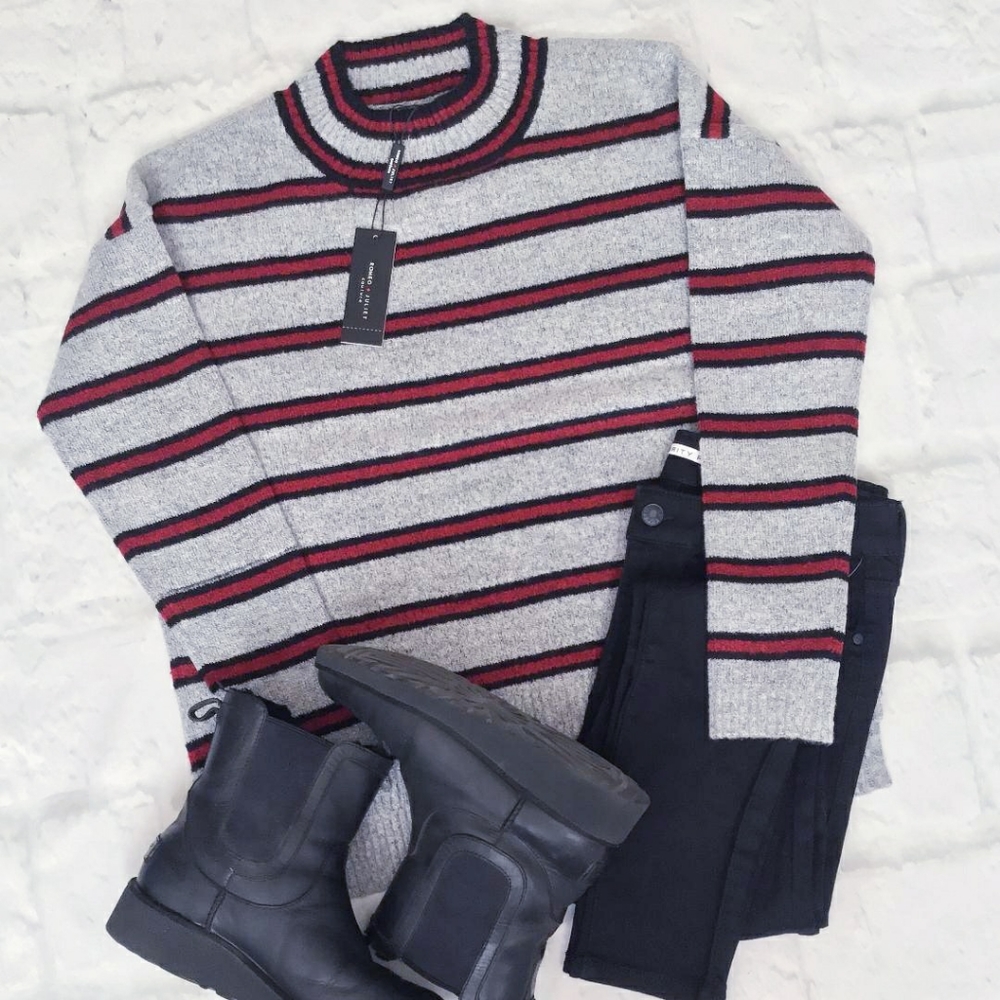 ROMEO & JULIET Cozy Striped Mock Neck Sweater Top
